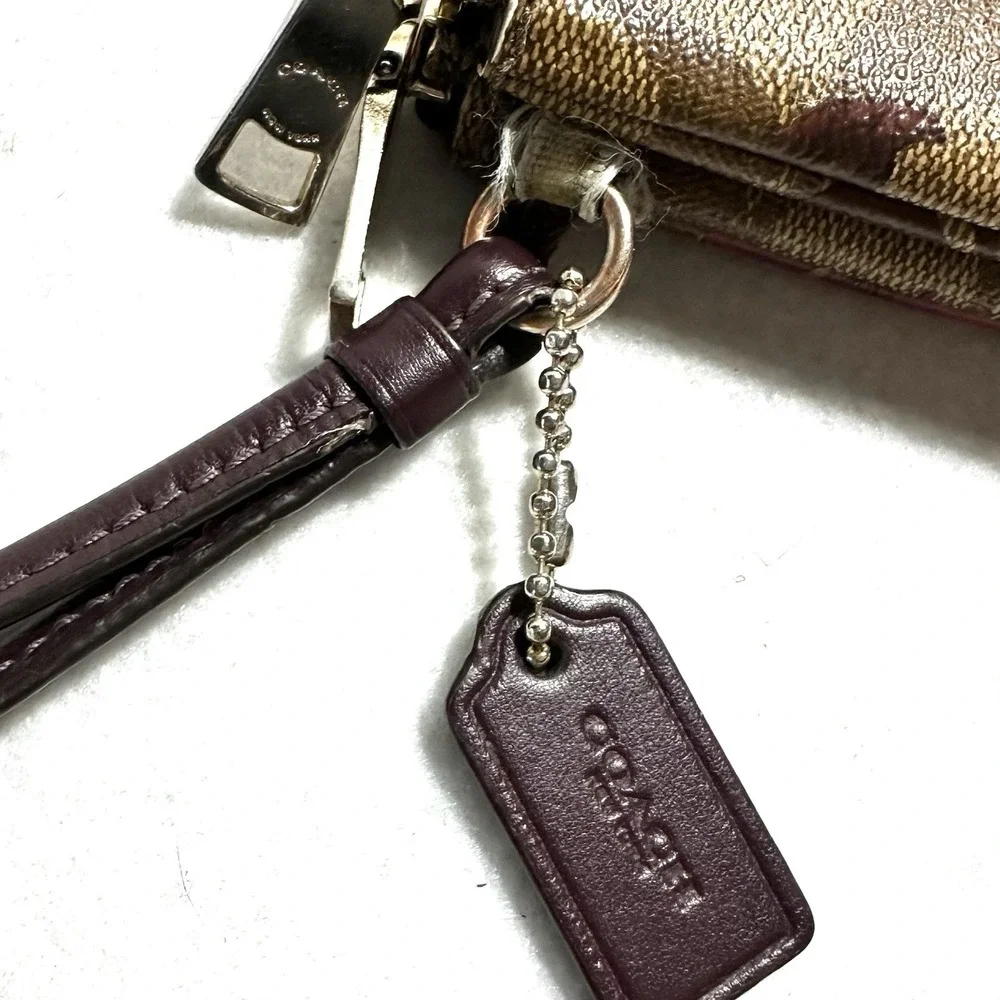 Coach Signature Double Corner Zip 8
